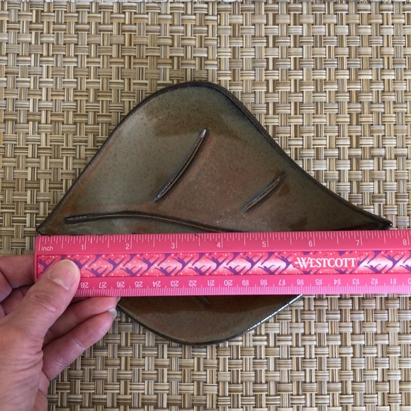 Signed Pottery Leaf Trinket Dish/Soap Dish Minimalist Style - Picture 14 of 15